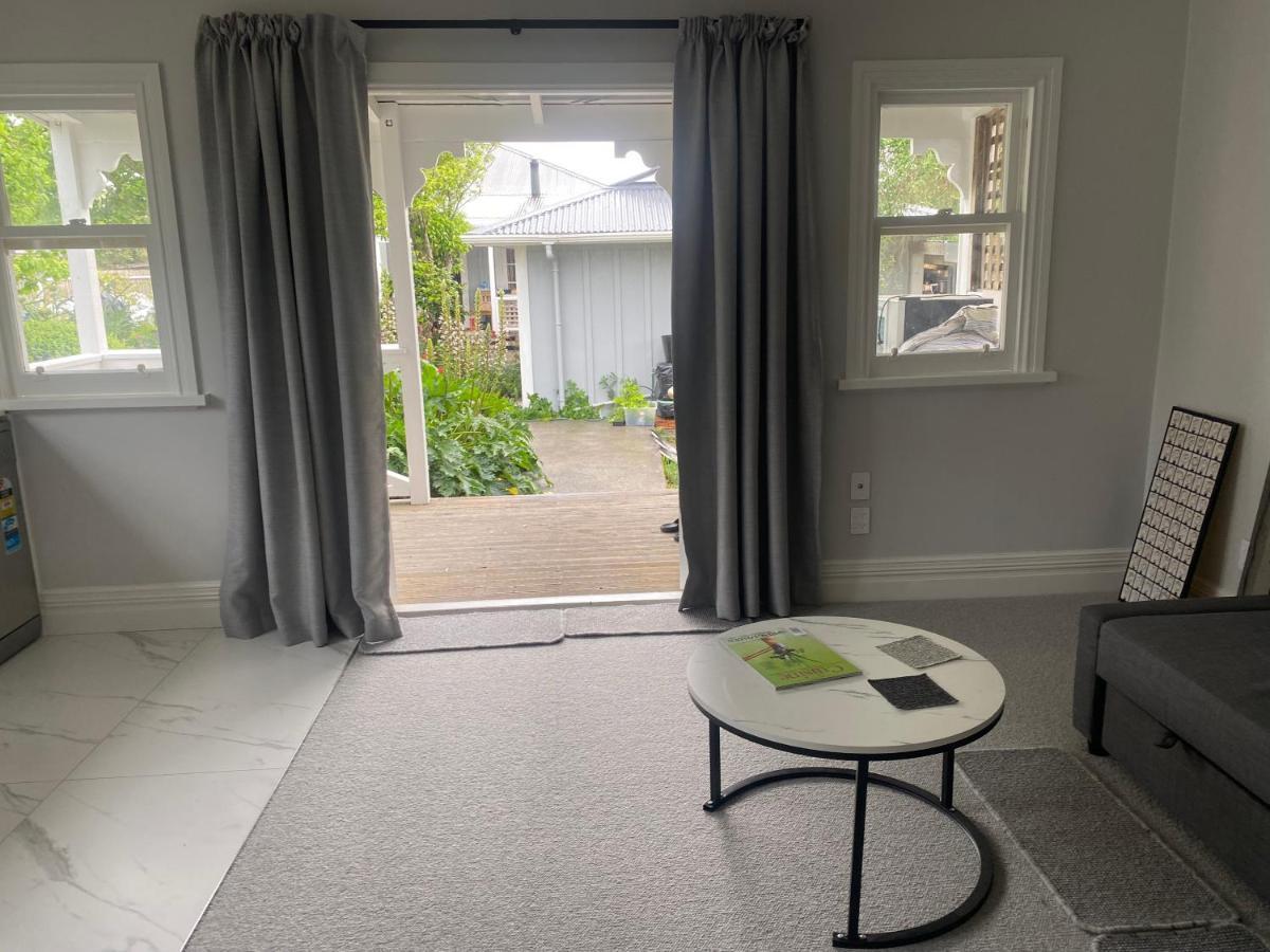 Prodigal Daughter Gourmet Lodge Martinborough Extérieur photo